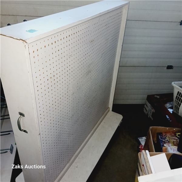 Rolling Peg Board Displayer with Peg Hooks