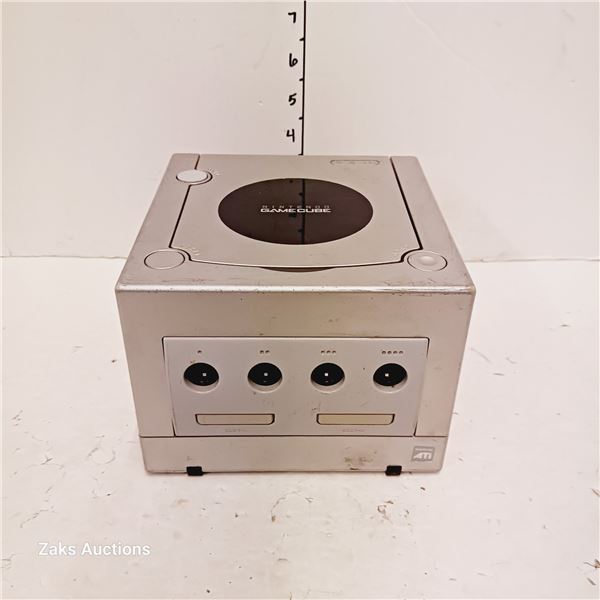 Game Cube Gaming Console - No Cords, untetsted