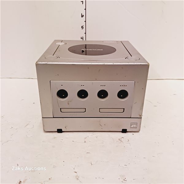 Game Cube Gaming Console - No Cords, untetsted