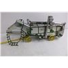 Image 2 : John Deere 1938 Threshing Machine Die Cast - 1/32 Scale - As is