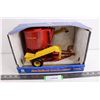 Image 1 : ERTL New Holland Replica Grinder/Mixer - 1/16 Scale (NIB)