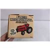 Image 3 : ERTL International Row Crop Replica Tractor - 1/16 Scale (NIB)