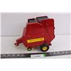 Image 1 : ERTL New Holland 660 Auto-Wrap Round Baler - 1/16 Scale