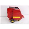Image 3 : ERTL New Holland 660 Auto-Wrap Round Baler - 1/16 Scale