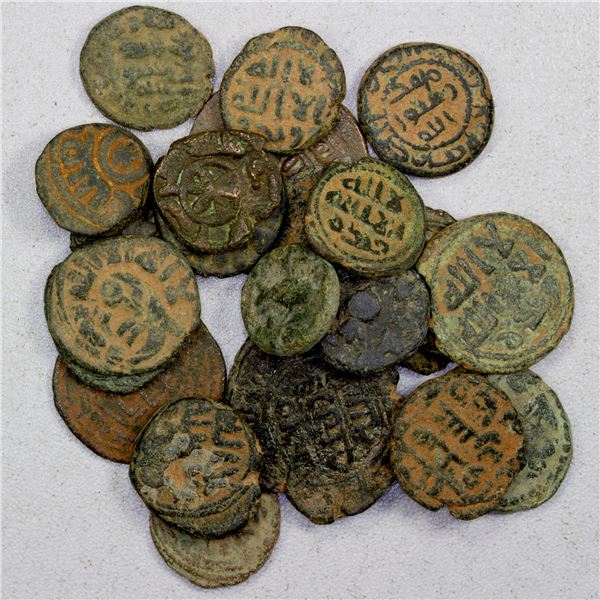 UMAYYAD: LOT of 24 copper fulus