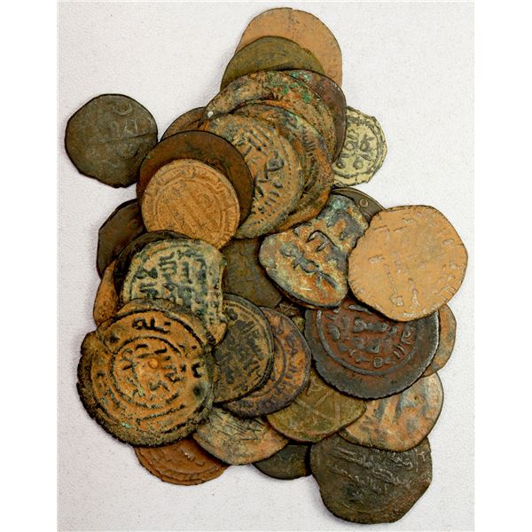 MEDIEVAL ISLAMIC: LOT of 32 copper coins