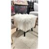 Image 2 : WHITE SHAGGY TOP STOOL