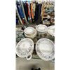 Image 2 : LARGE SET OF ROYAL WORCESTER FINE BONE CHINA 'PADUA'