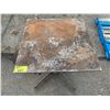 Image 2 : ROTATING METAL SHOP TABLE 29" X 29" X 33"