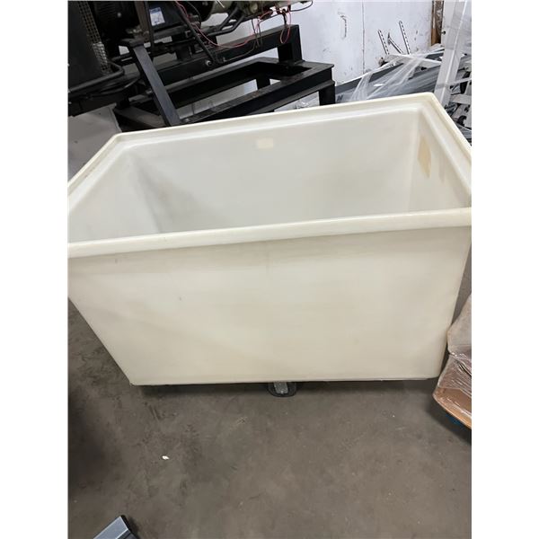 Plastic Tub On Wheels