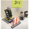 Image 3 : 2001 Studios Lego 1354 Dino Head Attack & 1356 Stunt Man  Catapult