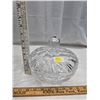Image 2 : VINTAGE CZEAR CUT GLASS 3 FOOTED CANDY BONBON DISH WITH LID
