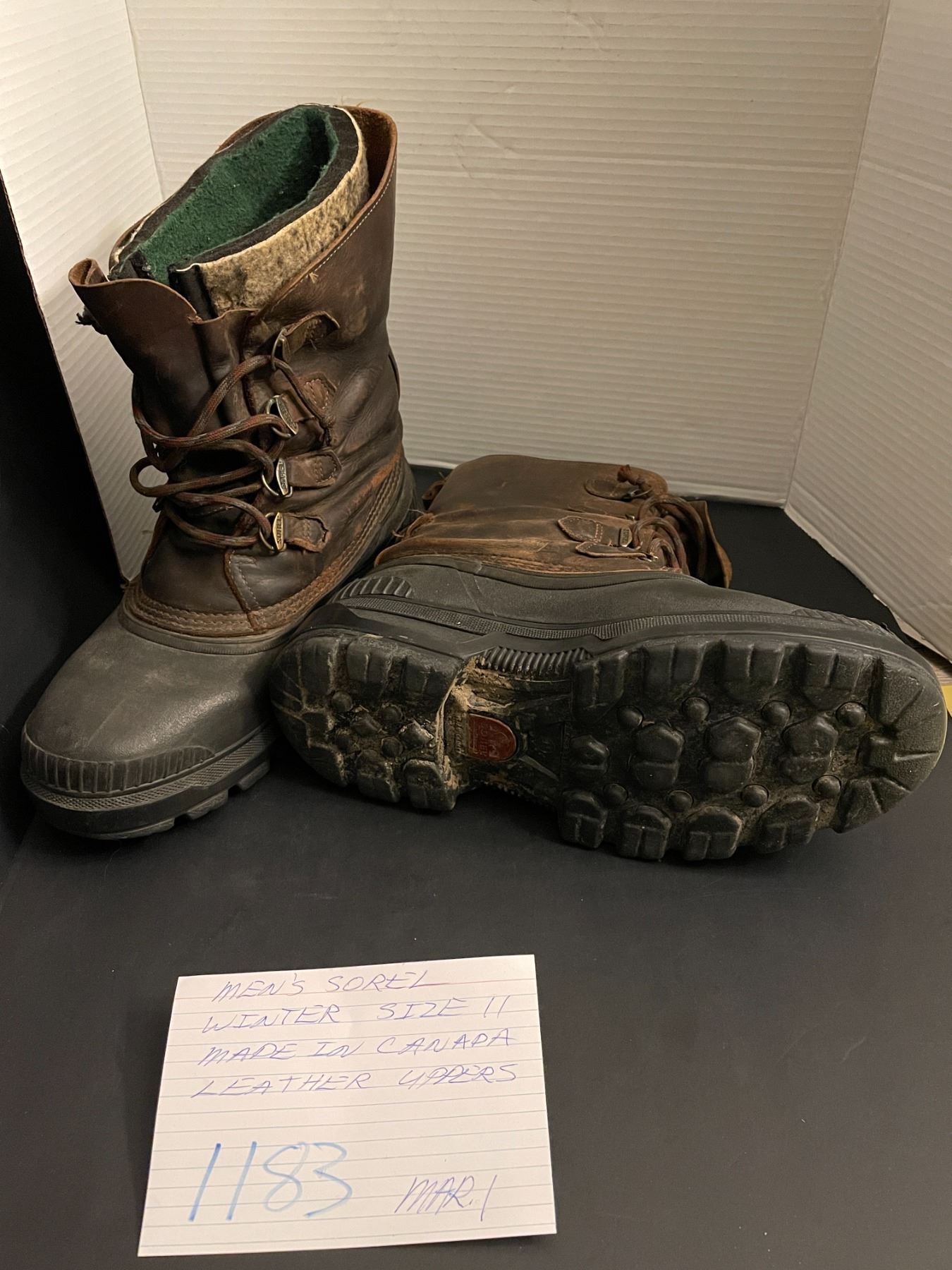 Men's Sorel Winter Boots - Size 11 - made in Canada - Schmalz Auctions