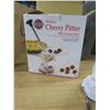 Image 4 : deluxe cherry pitter