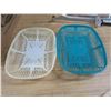 Image 1 : two plastic trays