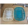 Image 2 : two plastic trays