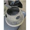 Image 4 : two dually hub caps