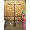 Image 2 : post hole auger