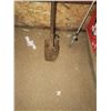 Image 3 : post hole auger