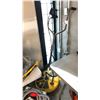 Image 1 : BE WHIRL-A-AY 20" FLOOR SCRUBBER