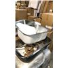 Image 2 : ASSORTED SINKS INCL STAINLESS STEEL AND PLASTIC APPROX 16 PCS