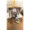 Image 2 : 2 BOXES OF WEISER DOOR LATCHES
