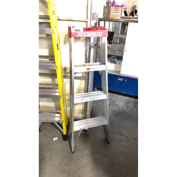 FEATHERLITE 4' FOLDING LADDER