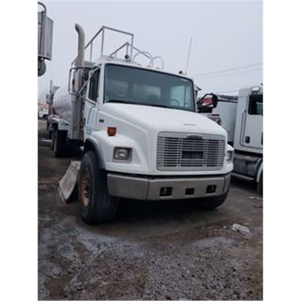 2000 FREIGHTLINER FL 80 TANDEM WATER TRUCK