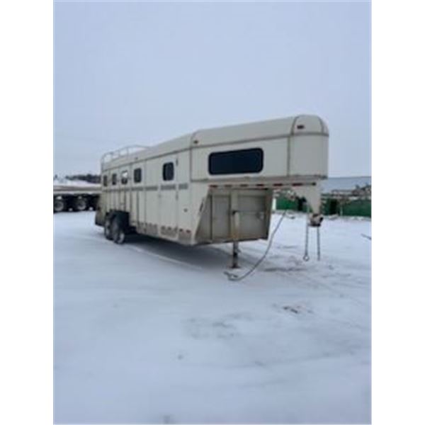 WEEKENDER GOOSENECK HORSE TRAILER