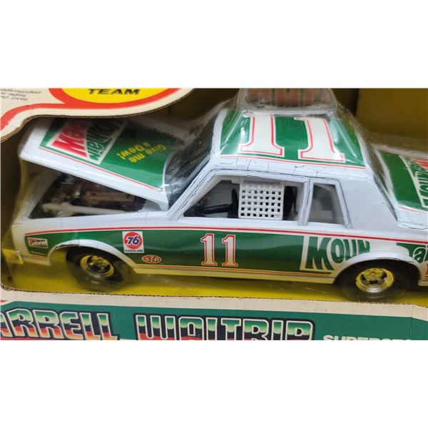 Ertl Darrell Waltrip Superstock Race Car Mountain Dew 1/25 Scale