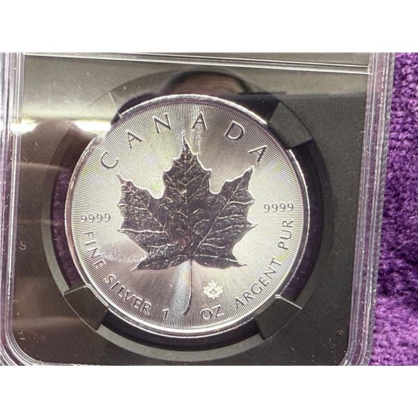 CANADIAN MAPLE LEAF $5 SILVER COIN MS69