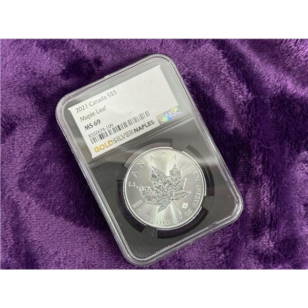 CANADIAN MAPLE LEAF $5 SILVER COIN MS69