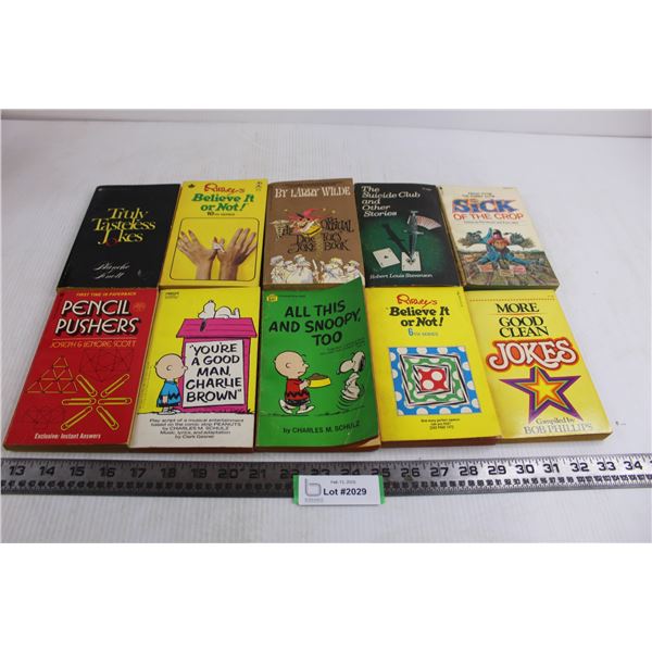 (10) Vintage Comic Books (Charlie Brown, Doctor's Joke Book, Ripley's)