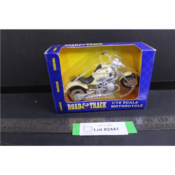 Maisto Road & Track 1/18 Scale BMW Motorcycle (NIB)