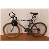 Image 7 : *Delano Scott Mountain Bike with 20" Wheels, Includes Helmet and Riding Gloves No Kickstand