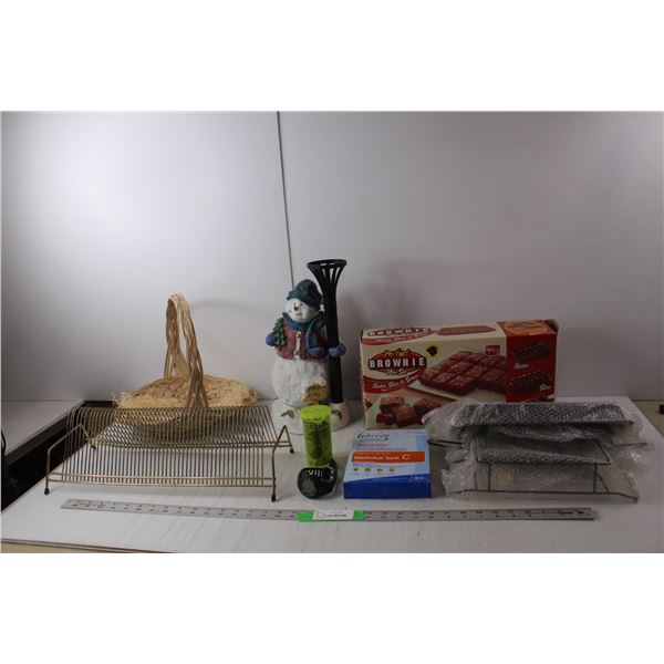 Perfect Brownie Pan Set NIB, Record Holder, Sky Caddie Watch- As Is, Misc.