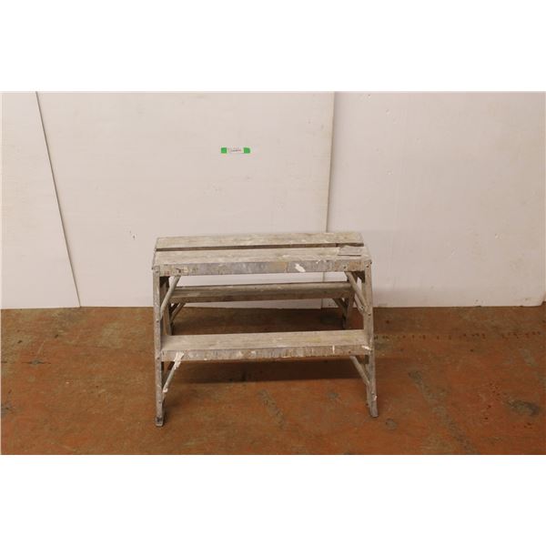 ** Aluminum Step Stool 24'' x 28 1/2''