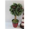 Image 3 : (2) Artificial Plants, Lighthouse Decor and (4) Glass Cups
