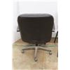 Image 5 : *Faux Leather Office Chair and Cushion Chair - 37'' x 28'' x 25''