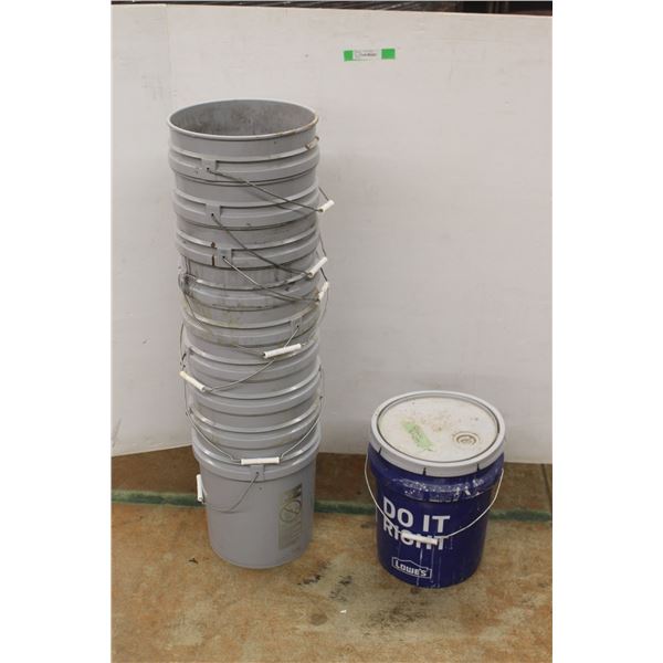 *(7+) Plastic Buckets