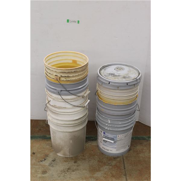*(7+) Plastic Buckets