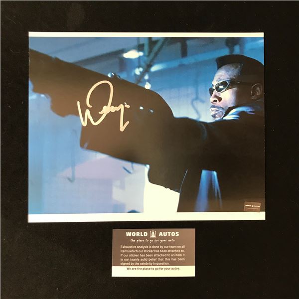 WESLEY SNIPES SIGNED "BLADE" 8X10 PHOTO (WORLD AUTOS COA)