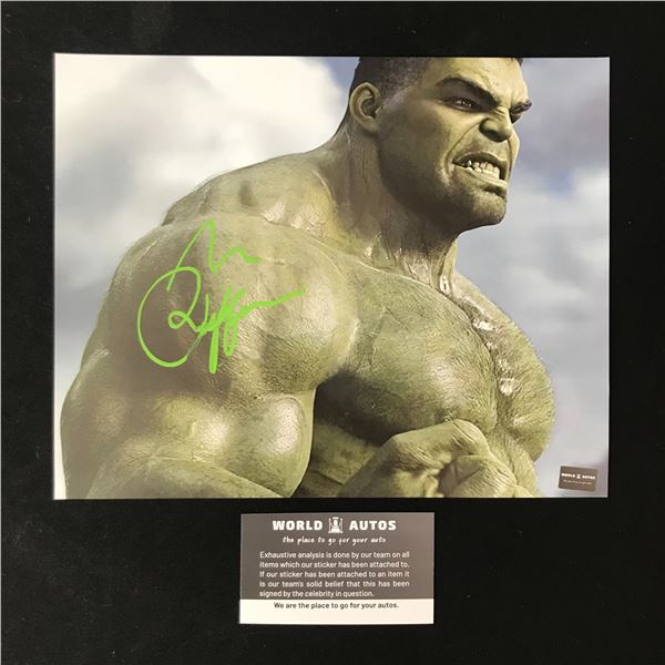 MARK RUFFALO SIGNED "HULK" 8X10 PHOTO (KB AUTHENTICS COA)