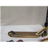 Image 8 : Carve Scooter, Ozark Trail Bag & Diamond Ready Ball Glove