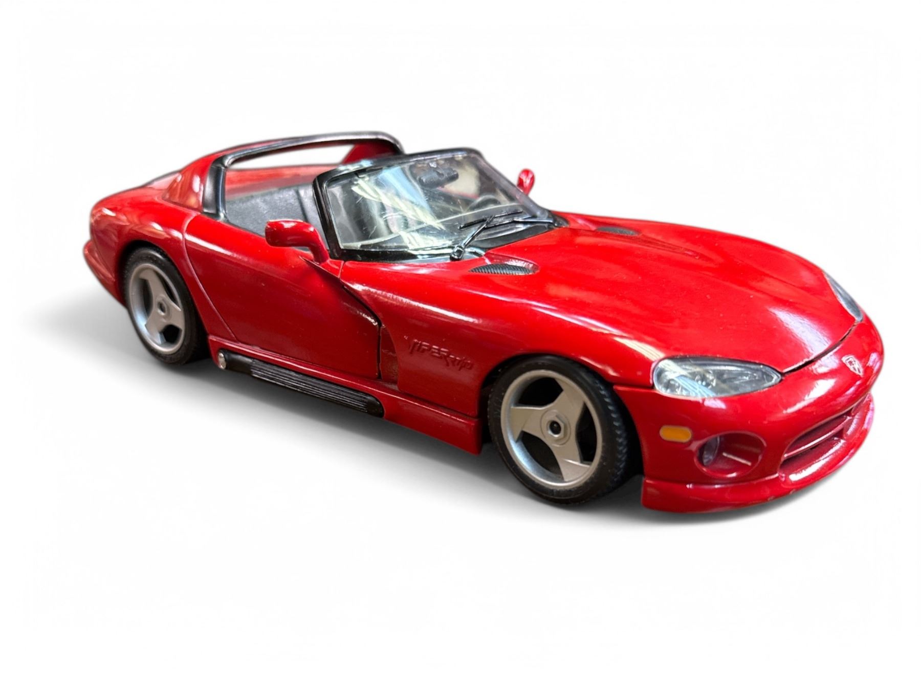1:18 scale die cast Dodge Viper model