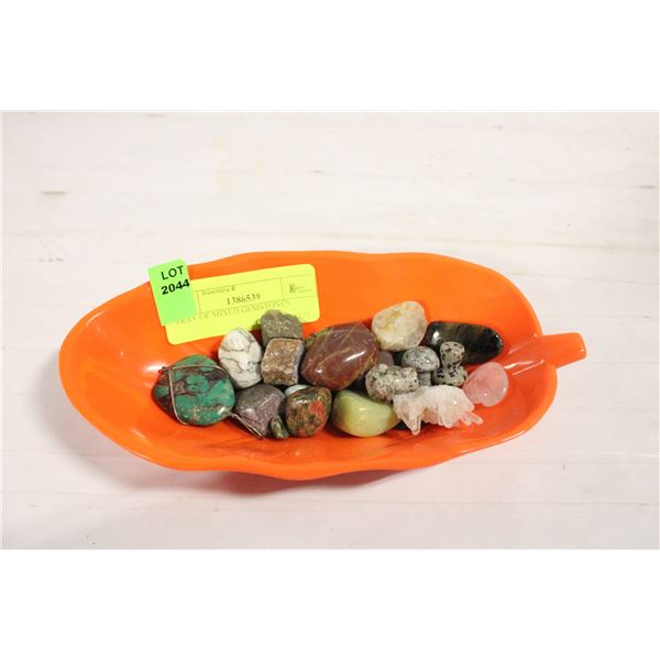 TRAY OF MIXED GEMSTONES