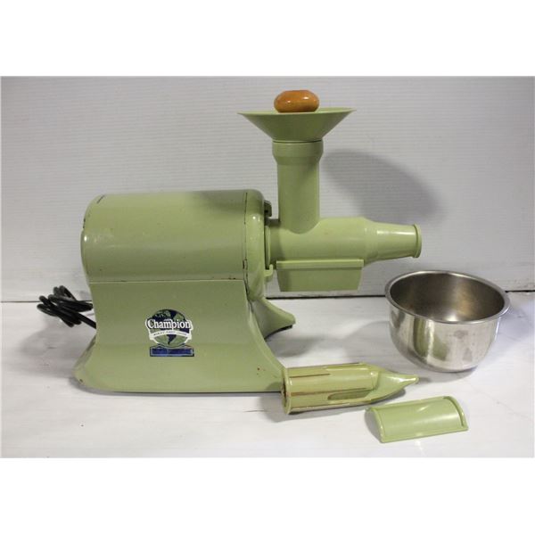 VINTAGE G.E. "THE CHAMPION" JUICER IN BOX
