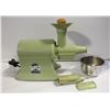 Image 1 : VINTAGE G.E. "THE CHAMPION" JUICER IN BOX