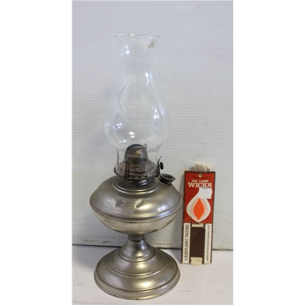 VINTAGE METAL WHITE FLAME OIL LANTERN WITH WICKS