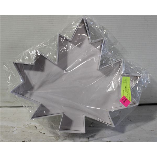 SET OF 3 MAPLE LEAF CARDBOARD TRAY WHITE NEW